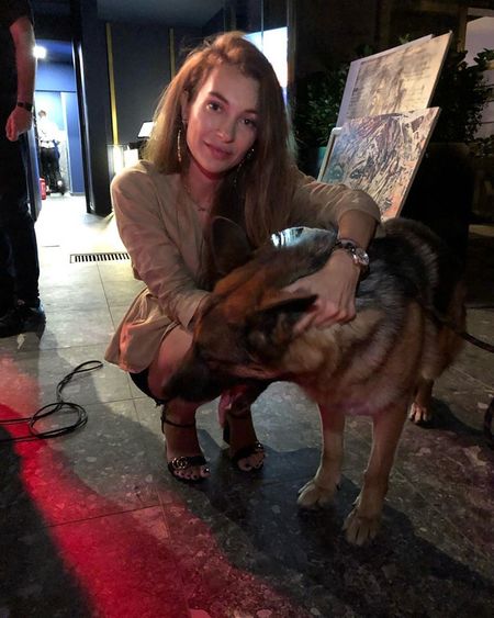 Никол Станкулова се грижи за бездомни кучета