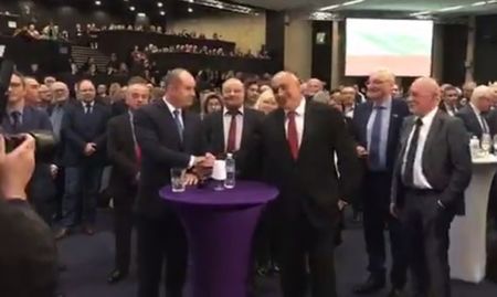 Помирение? Борисов и Радев си стиснаха ръцете!