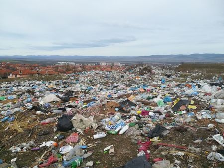 Тонове с отпадъци изринаха в района на Дядо Димчов баир край Карнобат