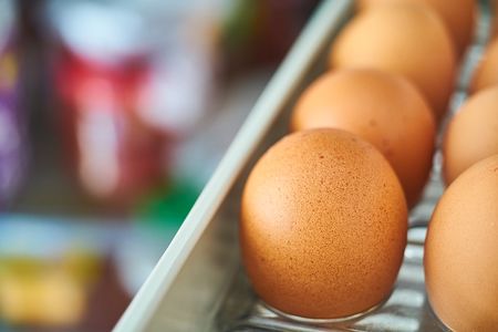 Защо не трябва да слагаме яйца във вратата на хладилника