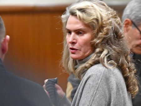 Съдът пусна жената на Божков срещу 1,5 млн. лева гаранция