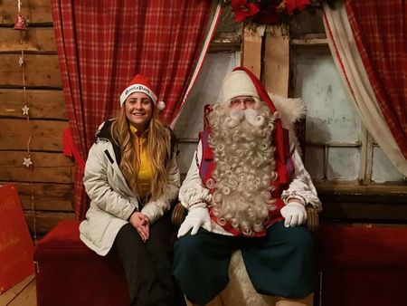 Вижте историята на 27-годишната София от Бургас, която замени морската вода с вечния сняг в Лапландия