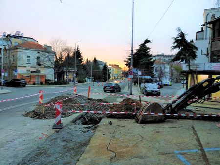 Ремонтните дейности по ВиК мрежата на ул. "Булаир" продължават