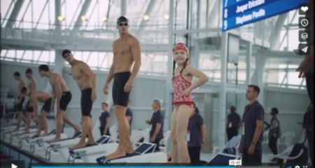 Талантливи бургаски плувци станаха част от рекламата на легендарни френски бисквити в "Парк Арена ОЗК"