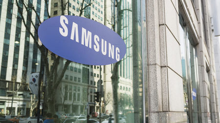"Samsung" и "LG" затвориха заводите си