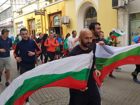 Спортен 3 март в Бургас: Ентусиасти отбелязаха Националния празник с бягане