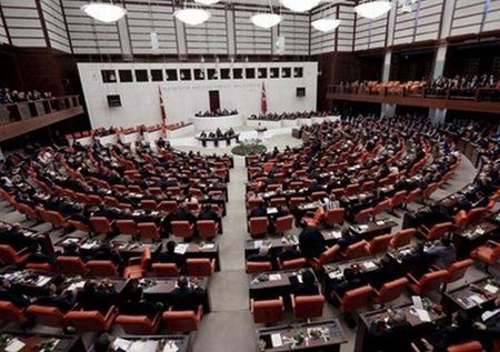 Депутати се млатиха в турския парламент