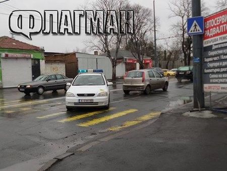 Шофьор помете пешеходка на зебрата на ул.”Чаталджа” в Бургас
