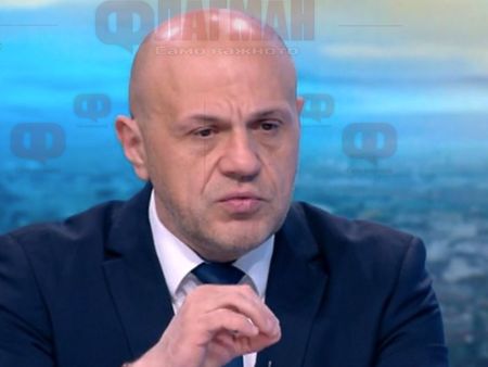 Томислав Дончев: Синдромът "празен рафт" е много опасен, а паниката е лешоядът, който кълве от мозъка