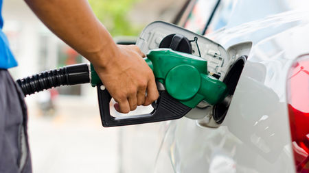 До дни: Цената на бензина пада до 2 лв./литър