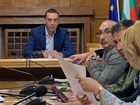 Драконовски мерки по училища и детски площадки в Бургас разпореди кметът Димитър Николов