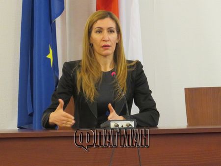 Николина Ангелкова: Туризмът е в тежка ситуация, но ще се възстанови
