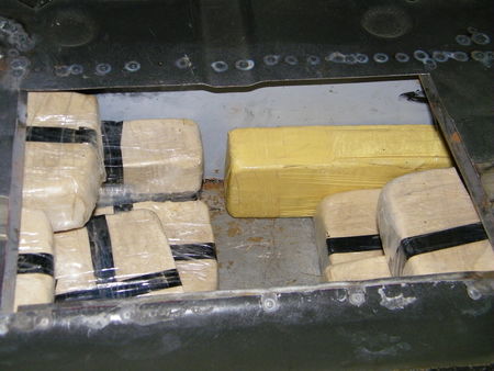 Задържаха 10 кг хероин на ГКПП "Малко Търново", скрити в електромобил Тойота