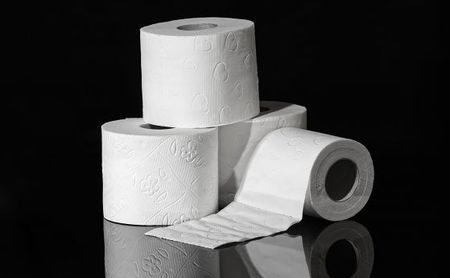 Вместо тоалетна хартия: В САЩ се запасяват с марихуана, алкохол и оръжия