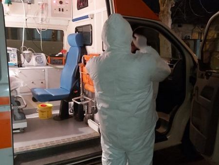 Какво е състоянието на заразения с коронавирус мъж във Варна