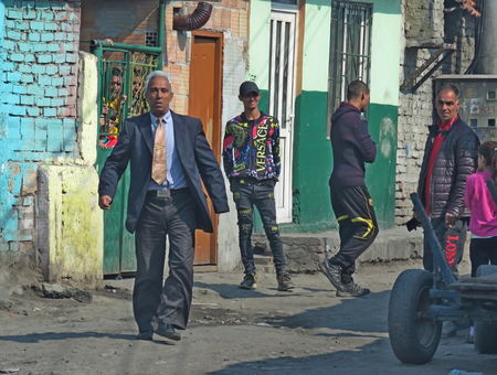 Ромите в Кумлука след акция „Респект“: Спряха купоните, но не и социалната дистанция