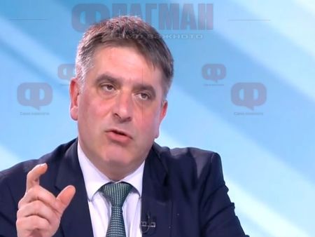 Данаил Кирилов: Армията няма да лекува коронавируса, а мерките срещу него не включват танковете