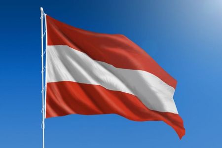 Австрия спря пропускането на чужденци с автомобили през територията си