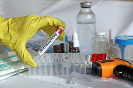 Китай инжектира на доброволци първата ваксина срещу коронавируса