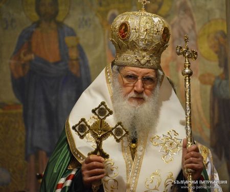 Патриархът за Великден: Останали в домовете си, пред домашната икона, притихнали с покайни сърца да отправим взор към Спасителя Христа