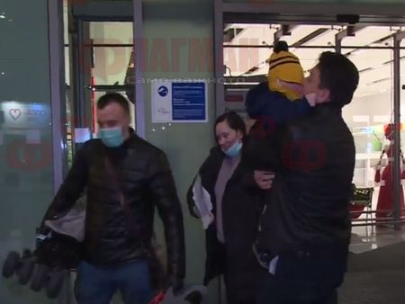 Студенти и безработни се завърнаха от Лондон, линейка ги чакаше на летището в Бургас