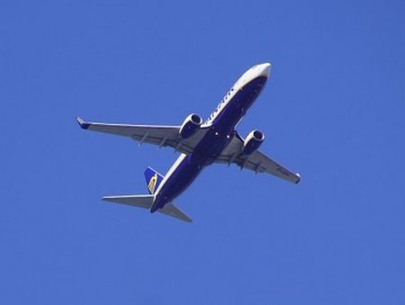 Ryanair спира полетите си до юни месец