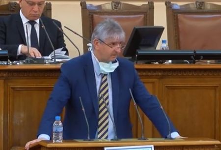 Депутат от ГЕРБ: Сестра ми също е лекар и е заразена с коронавирус! Да, да, смейте се!