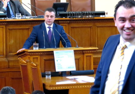 Депутат с „железен“ аргумент за разпускането на парламента: Целият свят го прави. Русия не е ли демокрация?
