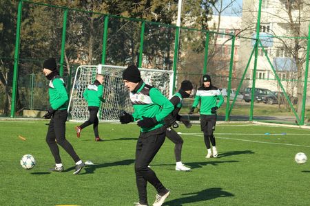 Принудителната почивка за футболистите от Нефтохимик заради COVID-19 се удължава до 12 април