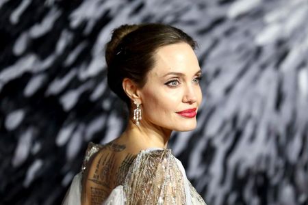 Анджелина Джоли дари 1 милион за храна на деца