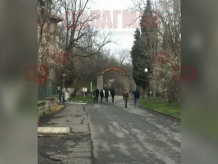 Кой спазва забраната за разходки по парка в Айтос