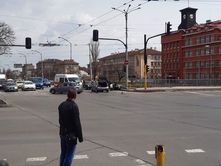 Катастрофа с ранени на ключово кръстовище в София