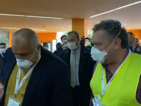 Бойко Борисов пристигна в Смолян, инспектира завод за предпазни маски, очила и шлемове