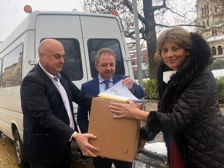 Депутатите от НФСБ даряват половината от заплатата си за борба с коронавируса