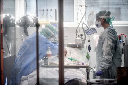 Жертвите на коронавируса в България вече са 17, още двама починаха