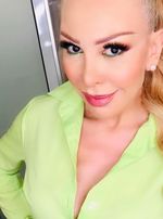 Луна крие годините, но не и старческата слепота
