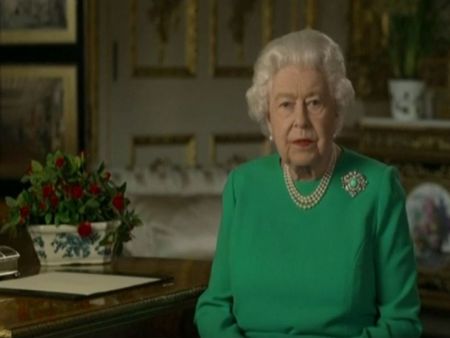 Кралица Елизабет II зове хората да са единни в борбата срещу пандемията от коронавирус