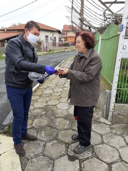 Ротари клуб Бургас дариха защитни маски за жителите на две поморийски села