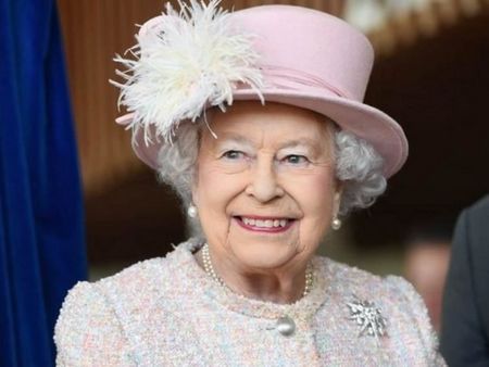 Британската кралица изрази признателност към медиците по света