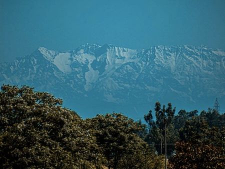 За първи път от десетилетия: Хималаите се виждат от Индия заради чистия въздух
