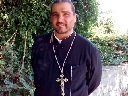 Поморийски свещеник шокира миряните, сравни онлайн литургиите със секс в нета