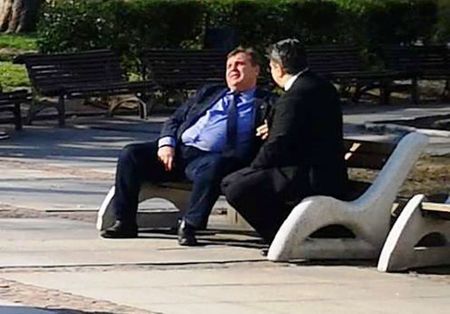 Борисов за седящия в парк Каракачанов: Да го глобят, той така или иначе няма заплата