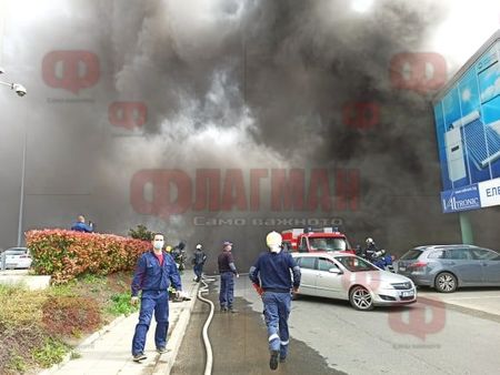 РИОСВ: Няма замърсяване на въздуха при възникналия пожар в магазин "Зора"