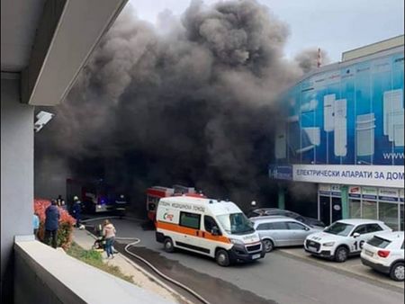 Ръководството на "Зора" с последна информация за пожара в Бургас