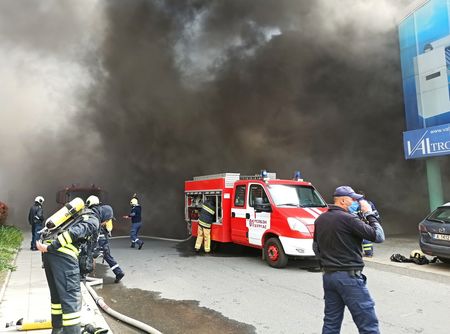 Собственикът на "Зора": Свалям шапка на смелите пожарникари в Бургас, които спасиха най-скъпата ни стока