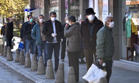 На Великден в Сърбия и Северна Македония пълна забрана за излизане