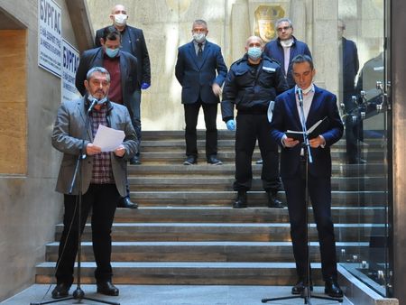 Общинският кризисен щаб поръчва още тестове за масов скрининг, синята зона в Бургас няма да работи до 26 април