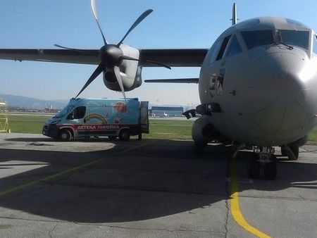 Спасяват 7-годишно дете с военен самолет! Направиха два полета между София и Варна