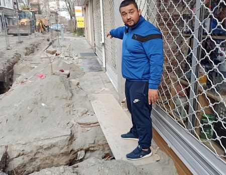 Живущи и търговци от ул.“Цариградска“: Обезопасете добре изкопите, за да не стане сериозен инцидент