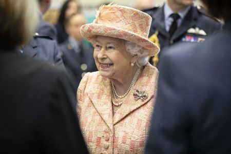 Елизабет II ще празнува рождения си ден без топовни гърмежи
